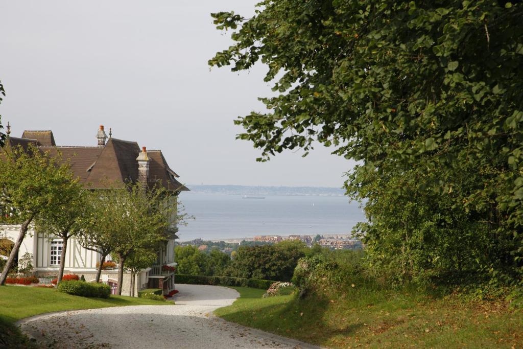 Manoir De Benerville Bed & Breakfast Deauville Eksteriør bilde